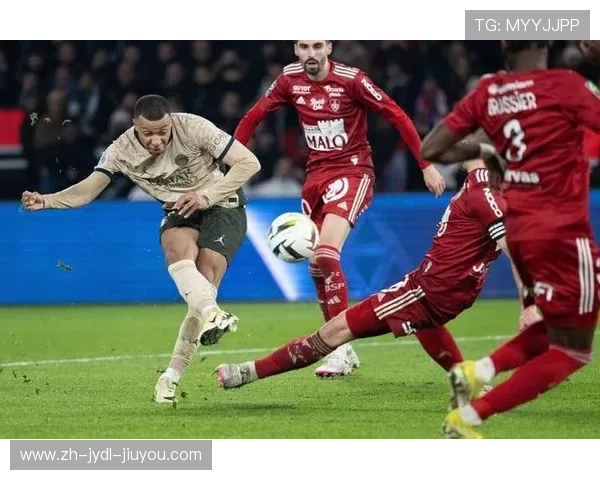 法甲各队防守能力全面比较:封堵、协防与门将扑救 法甲各队防守能力全面比较:封堵、协防与门将扑救